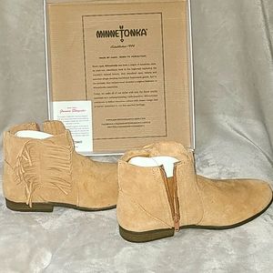 Minnetonka Moccasin Boots